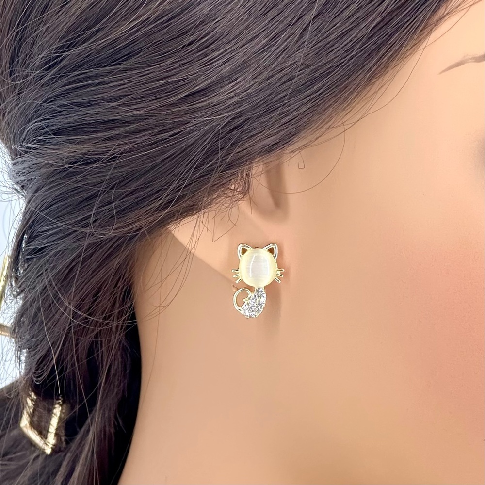 Adorable Kitten Stud Earrings